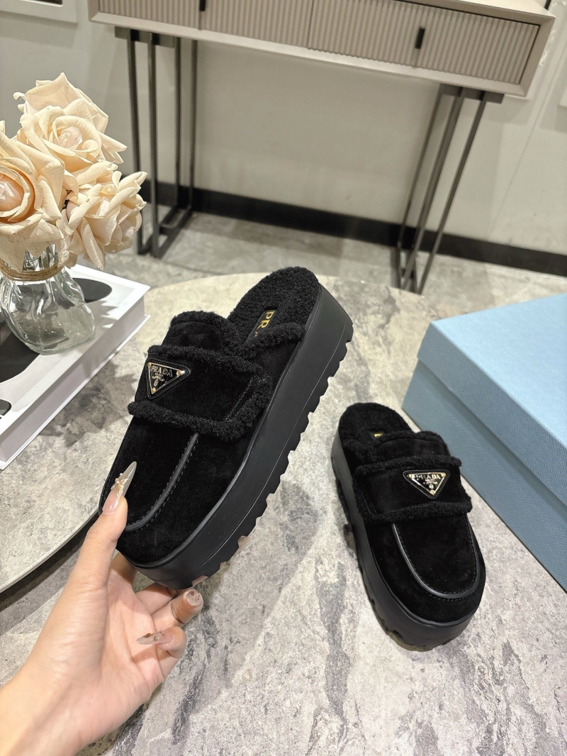 Pra*a slippers